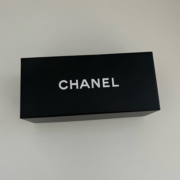 Chanel Box for Sunglasses - Picture 1 of 3